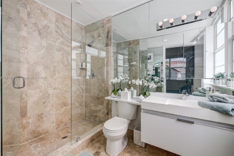 Condo in Miami Beach, Florida, 1 bedroom  № 1887973 - photo 13