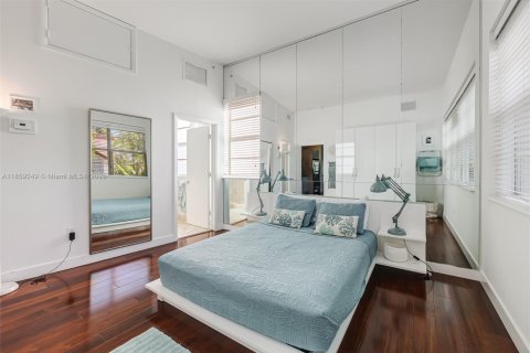 Condo in Miami Beach, Florida, 1 bedroom  № 1887973 - photo 11