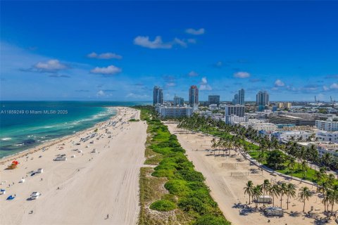 Condo in Miami Beach, Florida, 1 bedroom  № 1887973 - photo 17