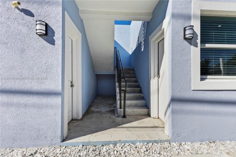 Купить виллу или дом в Майами, Флорида 3 спальни, 92.9м2, № 1972536 - фото 15