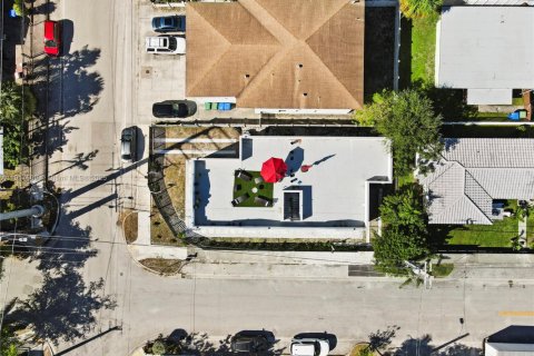 Купить виллу или дом в Майами, Флорида 3 спальни, 92.9м2, № 1972536 - фото 23