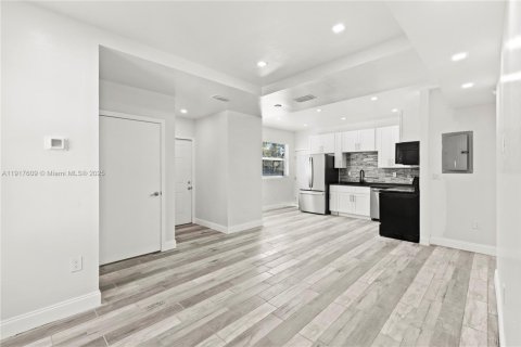 Купить виллу или дом в Майами, Флорида 3 спальни, 92.9м2, № 1972536 - фото 13