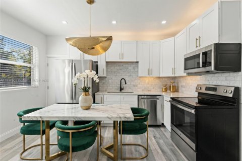 Купить виллу или дом в Майами, Флорида 3 спальни, 92.9м2, № 1972536 - фото 8