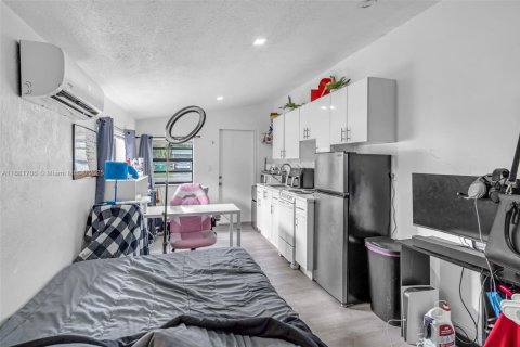 Propiedad comercial en venta en Lauderhill, Florida, 113.9 m2 № 2060159 - foto 12