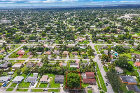Propiedad comercial en venta en Lauderhill, Florida, 113.9 m2 № 2060159 - foto 23