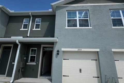 Townhouse in Davenport, Florida 3 bedrooms, 136.01 sq.m. № 1908504 - photo 1