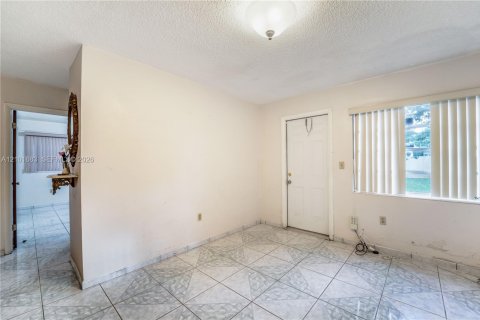 Casa en venta en Hialeah, Florida, 3 dormitorios, 132.85 m2 № 2412121 - foto 11