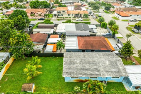 Casa en venta en Hialeah, Florida, 3 dormitorios, 132.85 m2 № 2412121 - foto 28