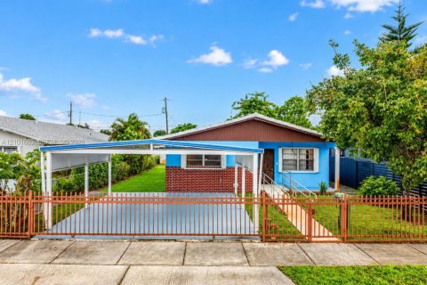 Casa en Hialeah, Florida 3 dormitorios, 132.85 m2 № 2412121