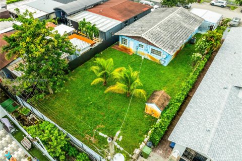 Casa en venta en Hialeah, Florida, 3 dormitorios, 132.85 m2 № 2412121 - foto 27