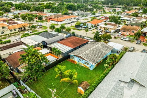 Casa en venta en Hialeah, Florida, 3 dormitorios, 132.85 m2 № 2412121 - foto 29