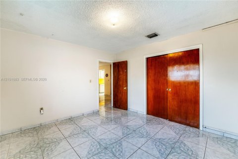 Casa en venta en Hialeah, Florida, 3 dormitorios, 132.85 m2 № 2412121 - foto 15
