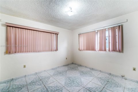 Casa en venta en Hialeah, Florida, 3 dormitorios, 132.85 m2 № 2412121 - foto 14