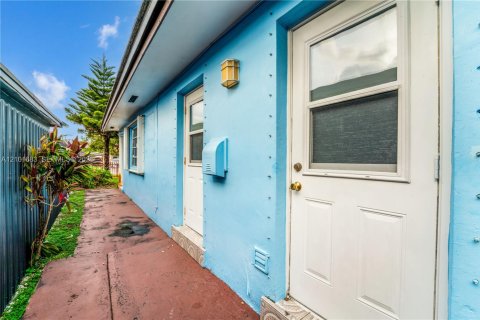 Casa en venta en Hialeah, Florida, 3 dormitorios, 132.85 m2 № 2412121 - foto 24