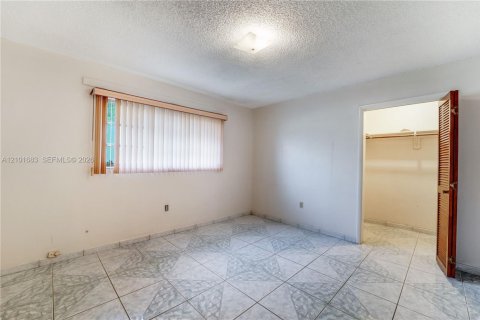 Casa en venta en Hialeah, Florida, 3 dormitorios, 132.85 m2 № 2412121 - foto 16