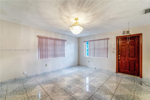 Casa en venta en Hialeah, Florida, 3 dormitorios, 132.85 m2 № 2412121 - foto 5