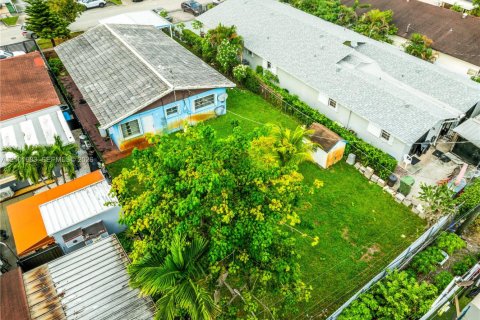 Casa en venta en Hialeah, Florida, 3 dormitorios, 132.85 m2 № 2412121 - foto 25