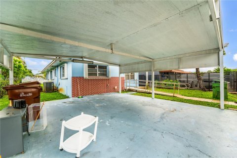 Casa en venta en Hialeah, Florida, 3 dormitorios, 132.85 m2 № 2412121 - foto 22