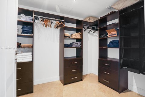 Condo in Hallandale Beach, Florida, 3 bedrooms  № 2053051 - photo 19