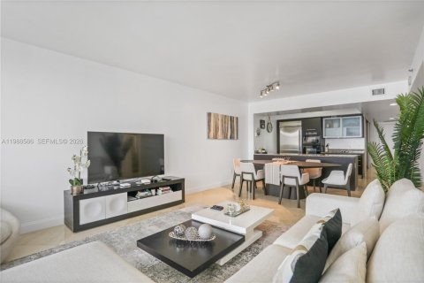 Condo in Hallandale Beach, Florida, 3 bedrooms  № 2053051 - photo 11