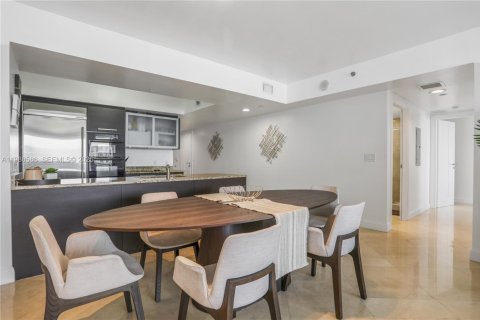 Condo in Hallandale Beach, Florida, 3 bedrooms  № 2053051 - photo 10