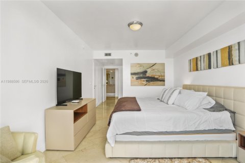Condo in Hallandale Beach, Florida, 3 bedrooms  № 2053051 - photo 25