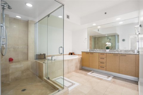 Condo in Hallandale Beach, Florida, 3 bedrooms  № 2053051 - photo 23