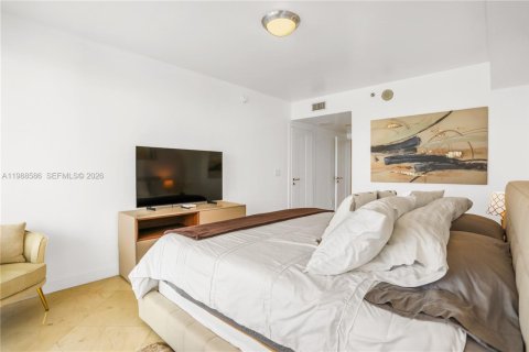 Condo in Hallandale Beach, Florida, 3 bedrooms  № 2053051 - photo 26