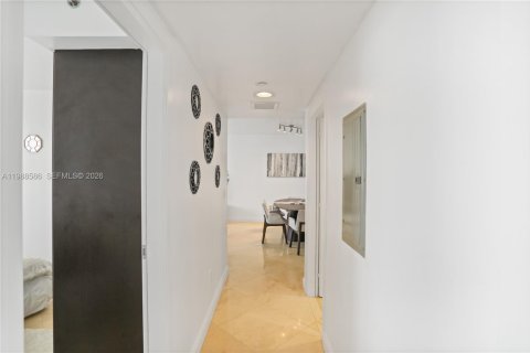 Condo in Hallandale Beach, Florida, 3 bedrooms  № 2053051 - photo 7