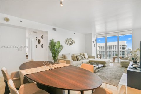 Condo in Hallandale Beach, Florida, 3 bedrooms  № 2053051 - photo 8