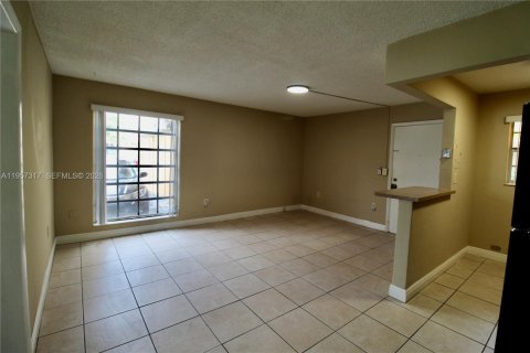 Apartamento en alquiler en Miami, Florida, 1 dormitorio, 1355.07 m2 № 2011428 - foto 22