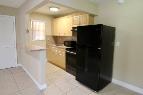 Apartamento en alquiler en Miami, Florida, 1 dormitorio, 1355.07 m2 № 2011428 - foto 21