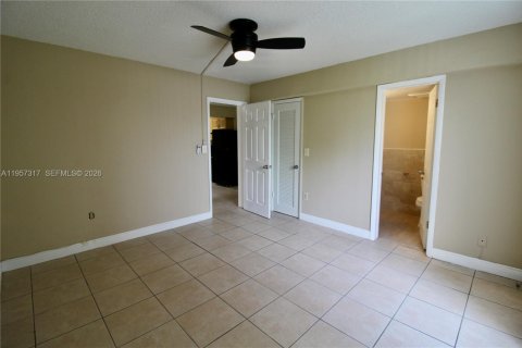 Apartamento en alquiler en Miami, Florida, 1 dormitorio, 1355.07 m2 № 2011428 - foto 17