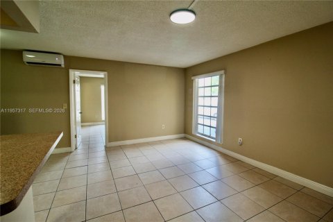 Apartamento en alquiler en Miami, Florida, 1 dormitorio, 1355.07 m2 № 2011428 - foto 14