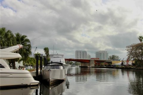 Apartamento en Miami, Florida 1 dormitorio, 1355.07 m2 № 2011428