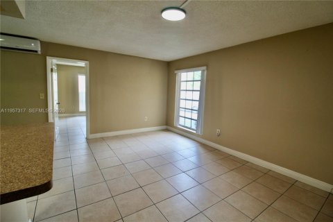 Apartamento en alquiler en Miami, Florida, 1 dormitorio, 1355.07 m2 № 2011428 - foto 12