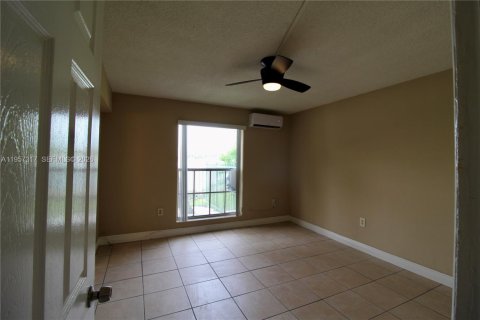 Apartamento en alquiler en Miami, Florida, 1 dormitorio, 1355.07 m2 № 2011428 - foto 7