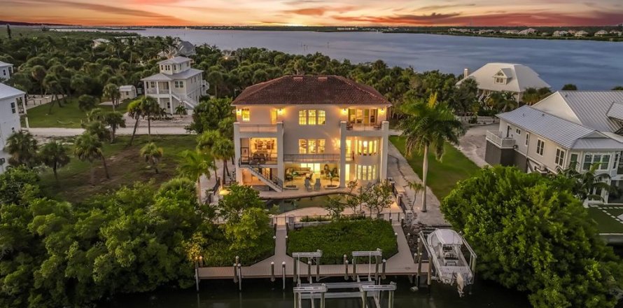 Villa ou maison à Placida, Floride 4 chambres, 404.68 m2 № 2427324