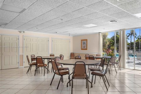 Condominio en venta en Oakland Park, Florida, 1 dormitorio, 55.74 m2 № 1943818 - foto 14