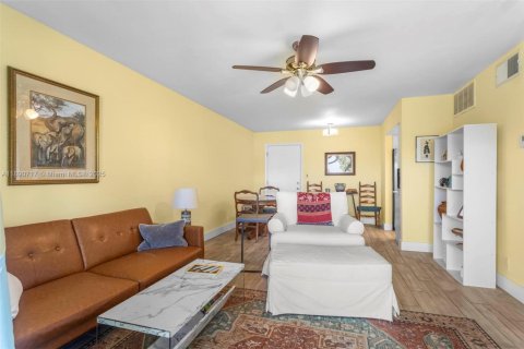 Condominio en venta en Oakland Park, Florida, 1 dormitorio, 55.74 m2 № 1943818 - foto 5