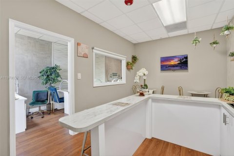 Купить коммерческую недвижимость в Дорал, Флорида № 2042400 - фото 12