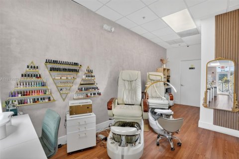 Купить коммерческую недвижимость в Дорал, Флорида № 2042400 - фото 4