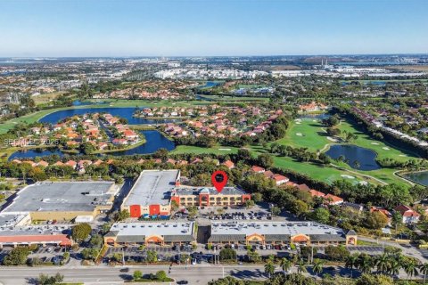 Купить коммерческую недвижимость в Дорал, Флорида № 2042400 - фото 17