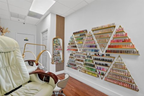 Купить коммерческую недвижимость в Дорал, Флорида № 2042400 - фото 5