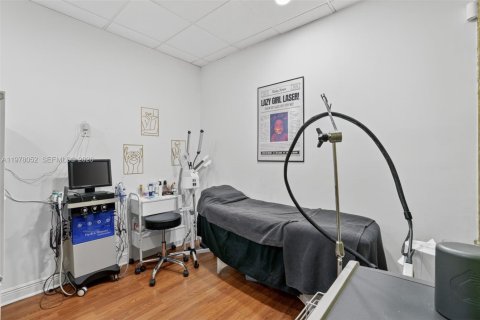 Купить коммерческую недвижимость в Дорал, Флорида № 2042400 - фото 7