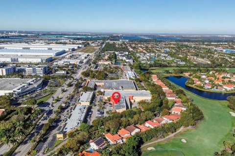 Купить коммерческую недвижимость в Дорал, Флорида № 2042400 - фото 18