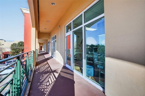 Купить коммерческую недвижимость в Дорал, Флорида № 2042400 - фото 15