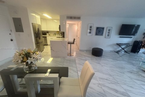 Condominio en alquiler en Bay Harbor Islands, Florida, 2 dormitorios, 120.77 m2 № 1995811 - foto 8