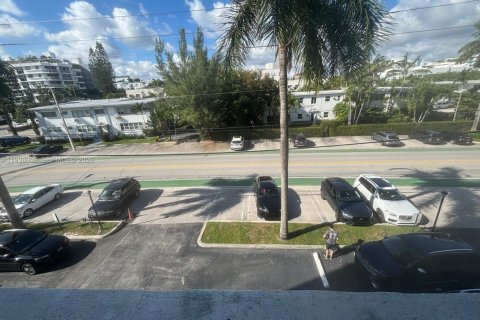 Condominio en alquiler en Bay Harbor Islands, Florida, 2 dormitorios, 120.77 m2 № 1995811 - foto 27