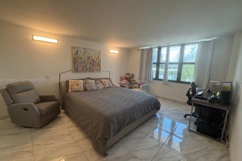 Condominio en alquiler en Bay Harbor Islands, Florida, 2 dormitorios, 120.77 m2 № 1995811 - foto 12